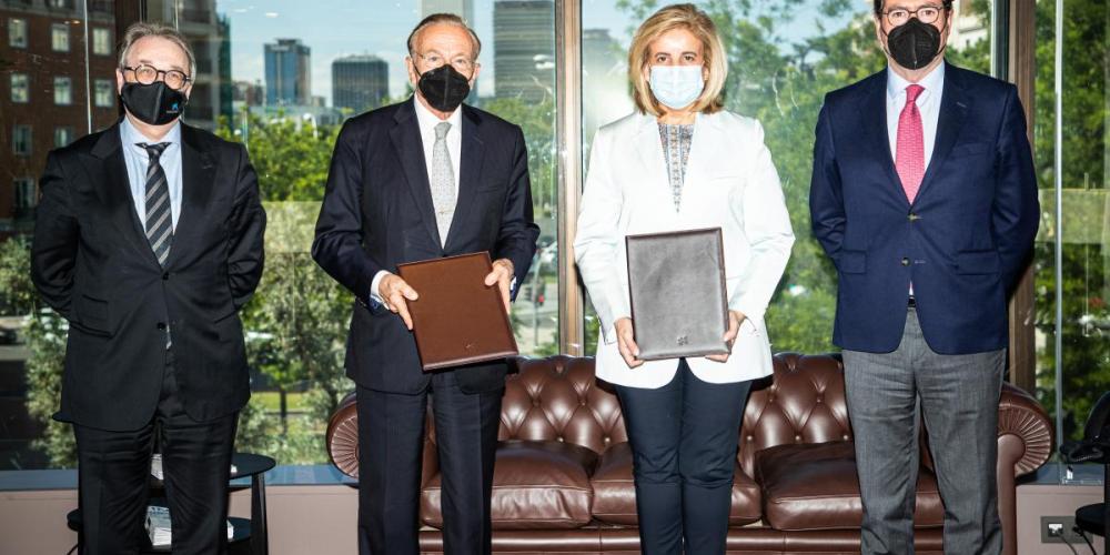 De izda. a dcha., Marc Simón, Isidro Fainé, Fátima Báñez y Antonio Garamendi