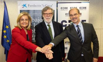 El presidente de CEOE Castilla y León, Santiago Aparicio (en el centro), junto a la presidenta de la Fundación CEOE, Fátima Báñez, y el adjunto a la Dirección del Área de Inclusión Social de la Fundación ”la Caixa”, Francesc Ventur.